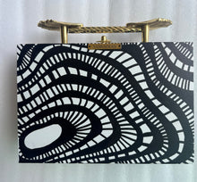 Load image into Gallery viewer, HANDbag NINE medium
