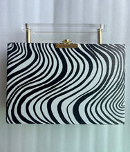 Load image into Gallery viewer, HANDbag TEN medium
