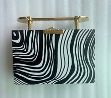 Load image into Gallery viewer, HANDbag SEVENTEEN small
