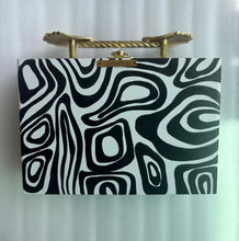 Load image into Gallery viewer, HANDbag EIGHTEEN medium
