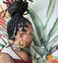 Load image into Gallery viewer, Miss Sassafras earring
